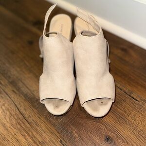 Chinese Laundry Cream Mules with Rounded Toe Slip-On Design